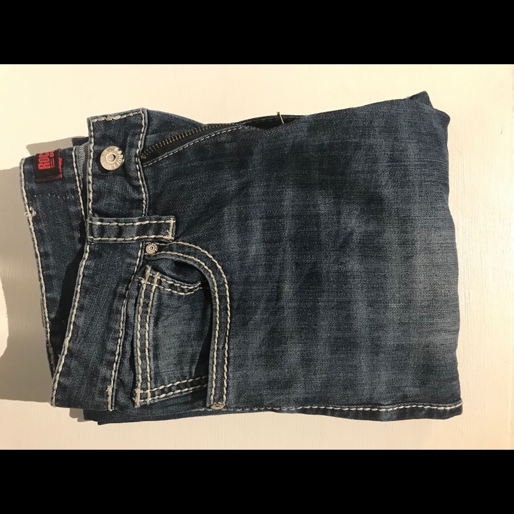 Rock ‘n’ roll light medium wash jeans take stitch